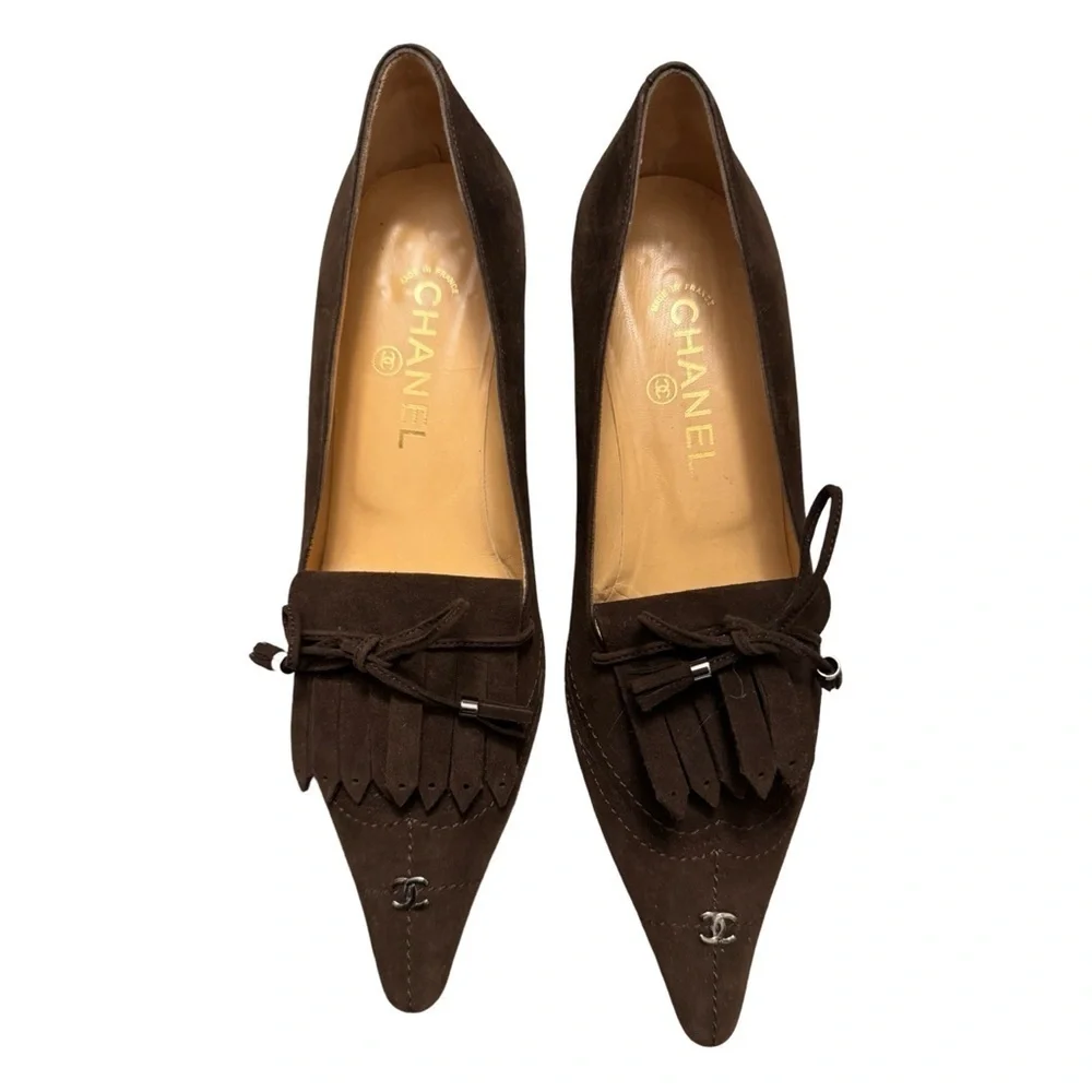 Chanel CC Fringed Suede Pumps EU 38 US 7.5 Brown Kitten Heel Classic Old Money